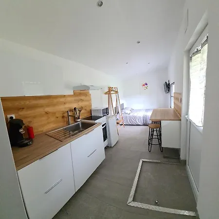 Mini Maison Independante Avec Terrasse بيت للعطل *